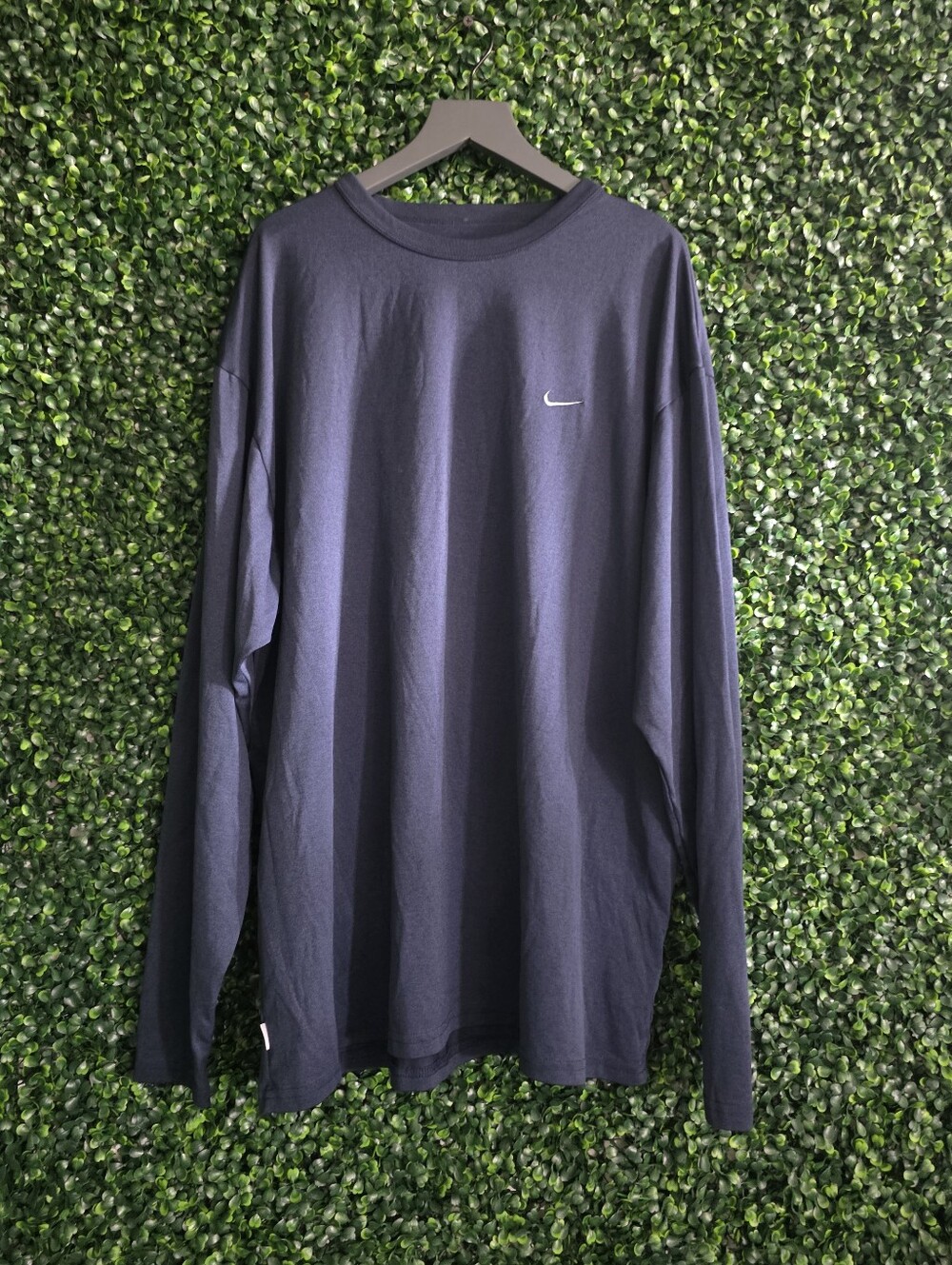 Nike Men's Navy Long Sleeve T-Shirt Size L